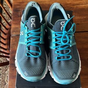 On Cloud womens tennis shoes Cloudswift